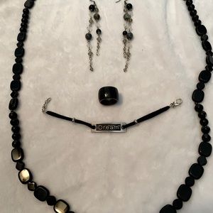 Jewelry bundle - Necklace earrings ring & bracelet. **BOGO same or less$